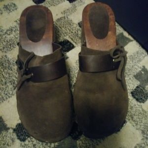 AE clogs